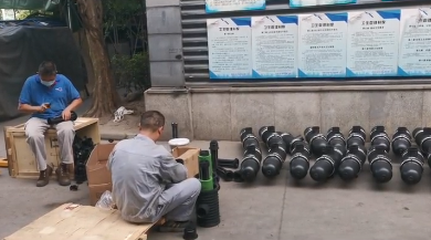 疊片污水處理器，正在裝配